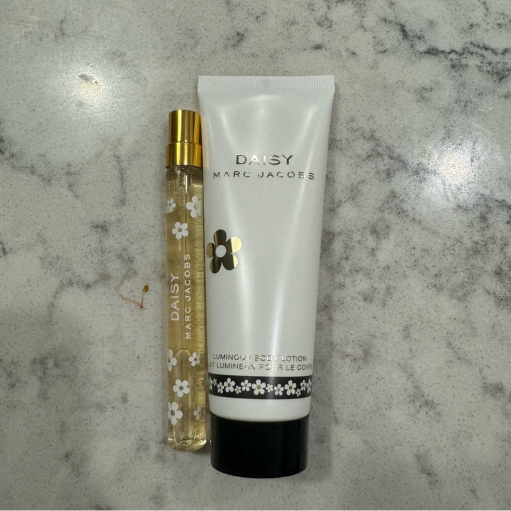 New Marc Jacob’s Daisy Perfume and Lotion Set